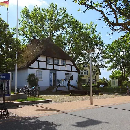 Mit Meerblick Und Balkon, Gratis Nutzung Vom Ahoi Erlebnisbad Und Sauna In Sellin - Meeresblick 34 Appartement